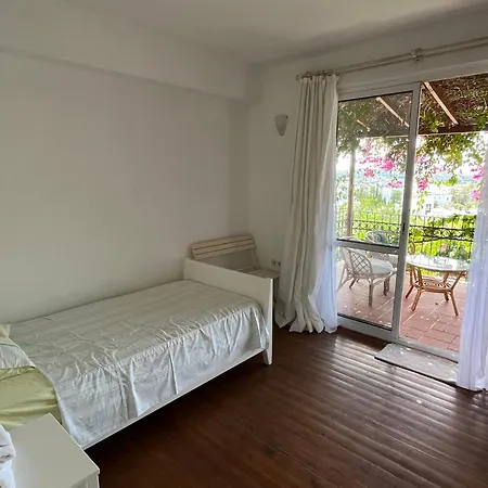 Triplex With Private Pool And Garden Vila *